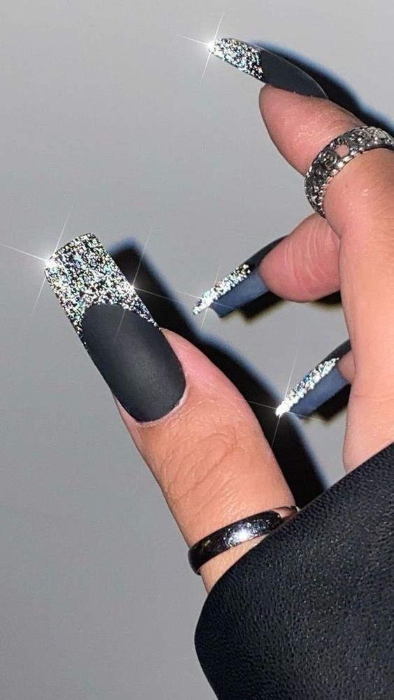 54+ Beautiful Black And Silver Nail Ideas (2023)