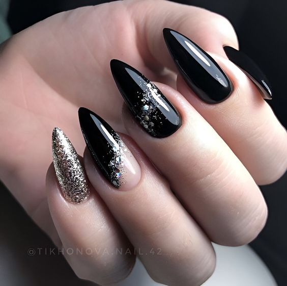 54+ Beautiful Black And Silver Nail Ideas (2023)