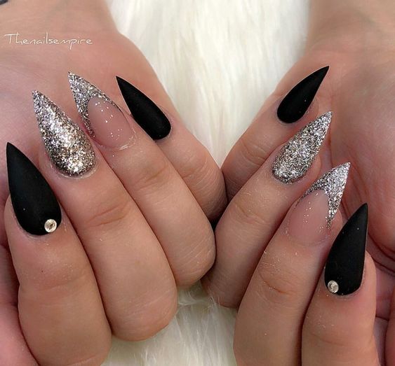 54+ Beautiful Black And Silver Nail Ideas (2023)